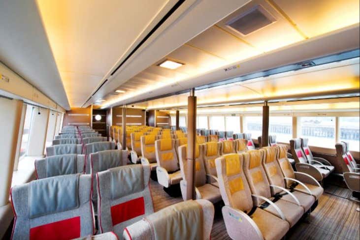 Prenez place dans les sièges confortables du ferry