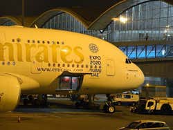 Avion d'Émirates à l'aéroport de Hong Kong