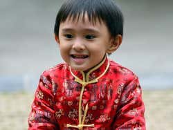 Enfant en habit traditionnel